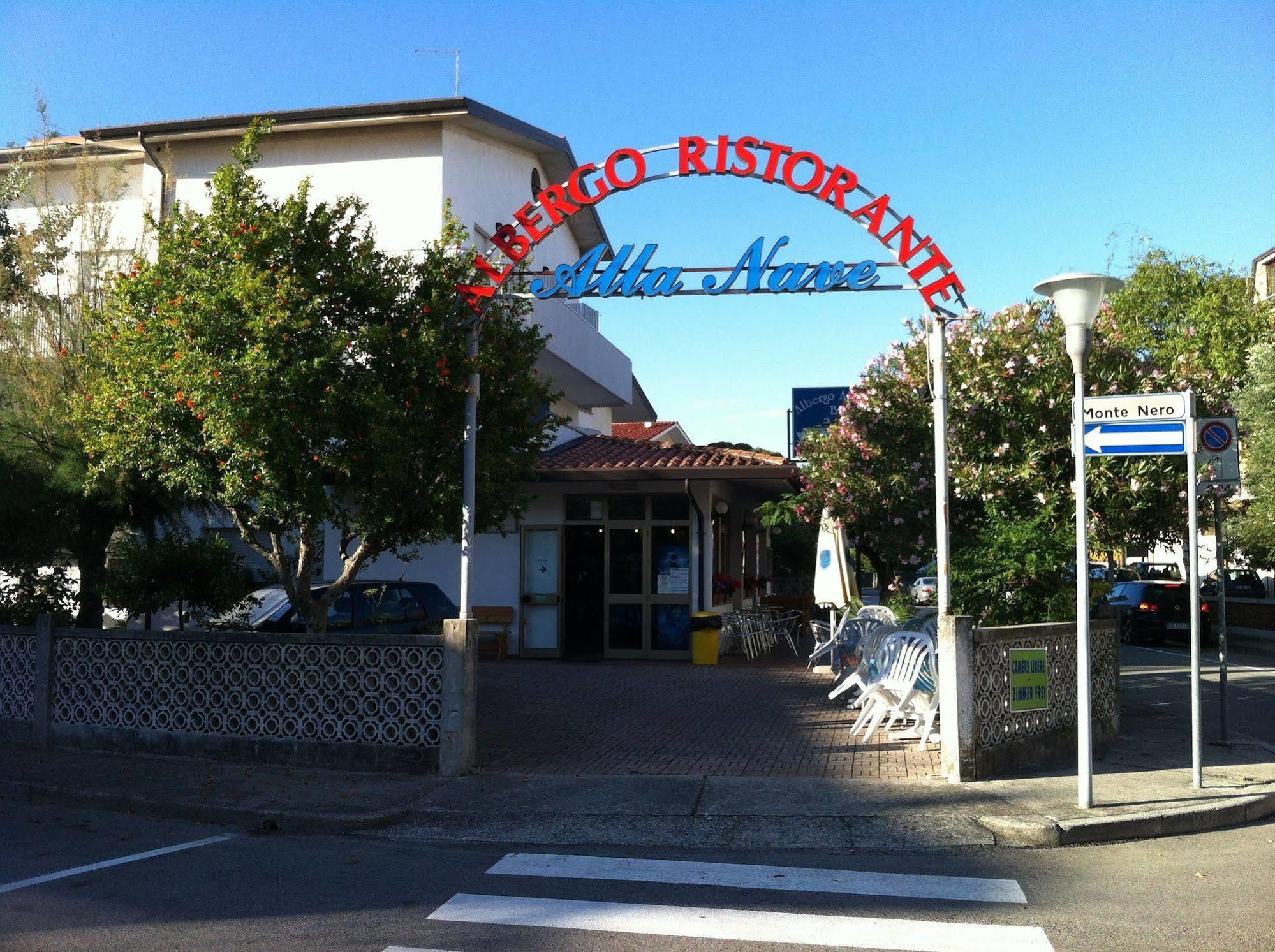 Albergo Alla Nave Lignano Sabbiadoro Eksteriør billede